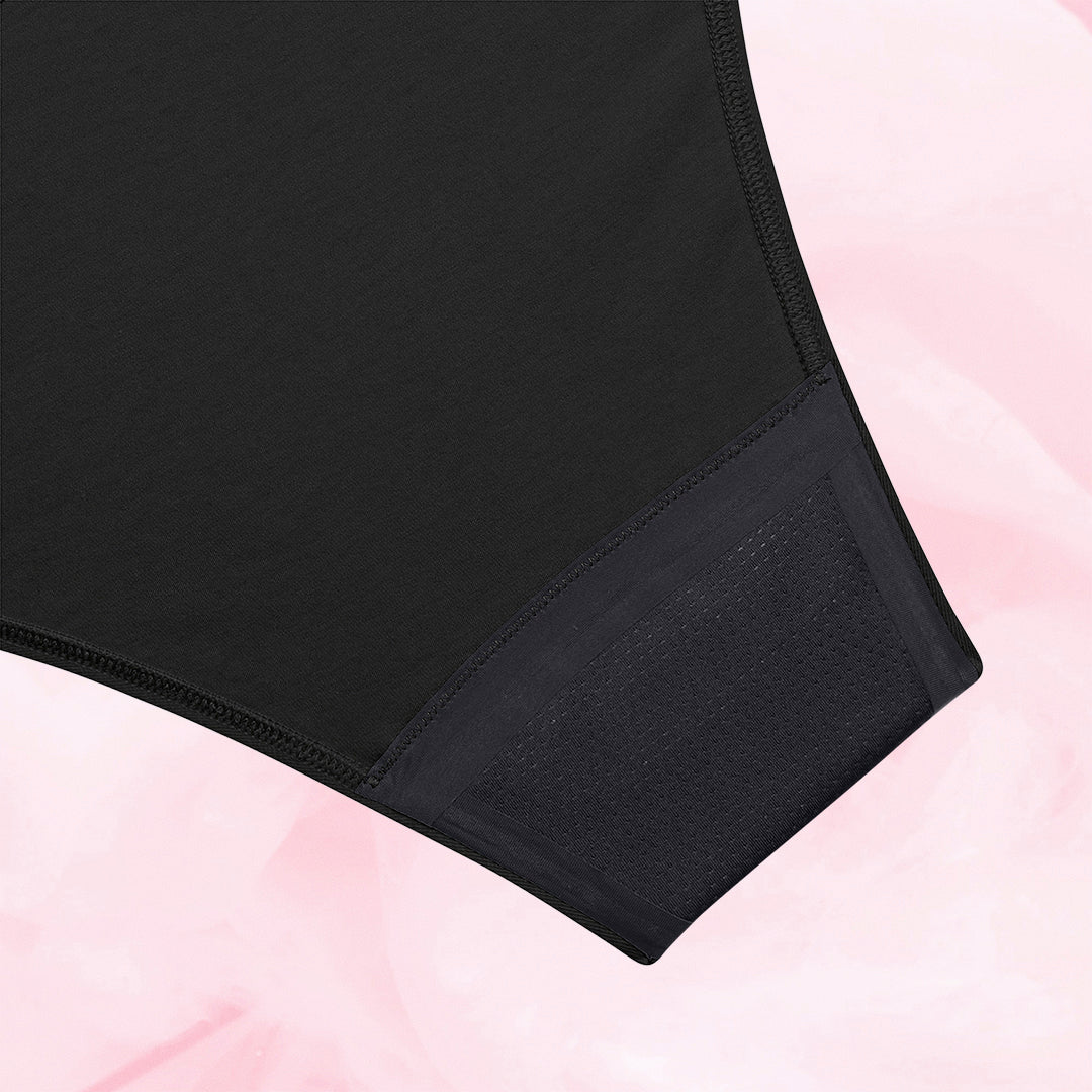 ComfortFit Essentials Brazilian menstruse med forsterket kile, nærbilde vises.