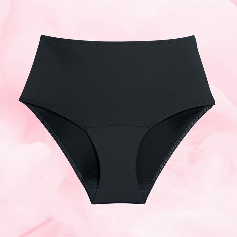 High Waist Lite Mens Menstruse, sorte høytlivsbriefs mot rosa bakgrunn.
