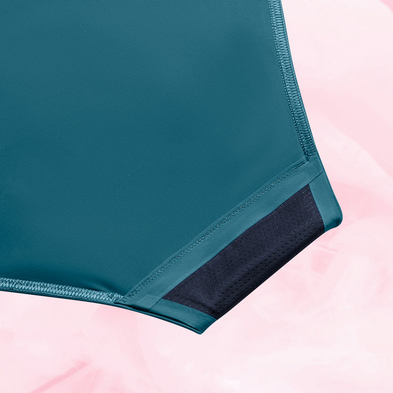 Hjørne av High Waist Lite Mens Menstruse med mesh-detaljer.