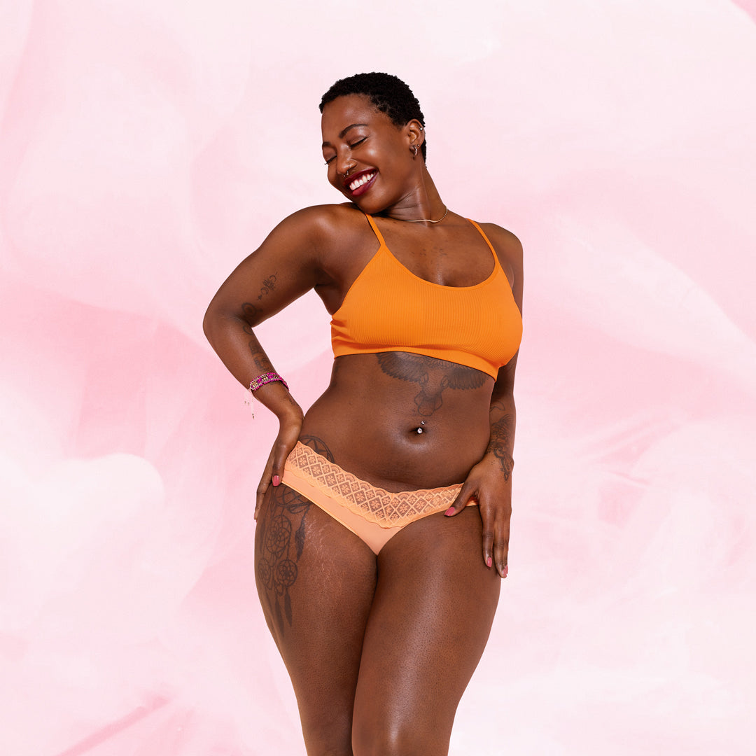 Kvinne i Brazilian Lite Mens Menstruse, selvsikker og leken.