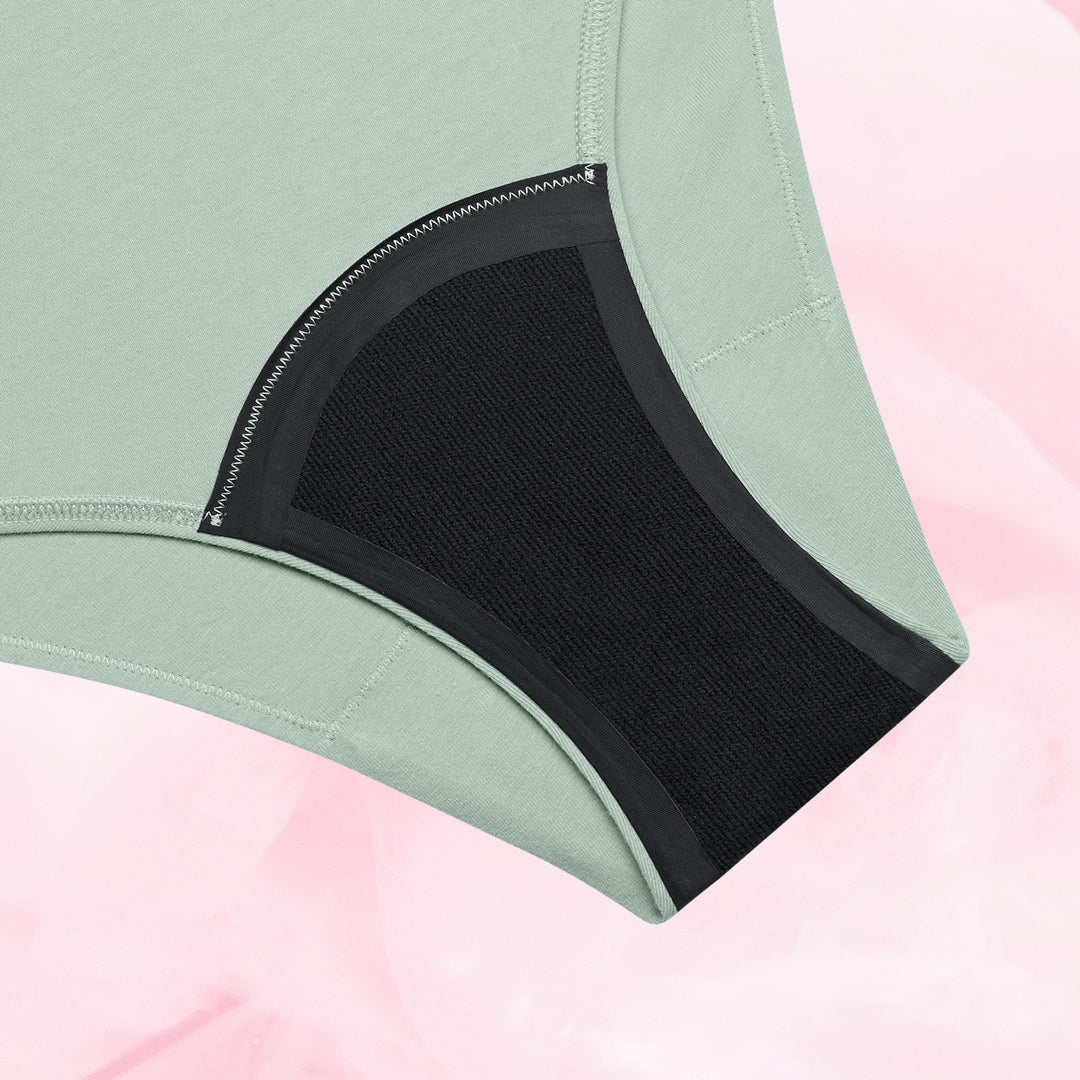ComfortFit Essentials Brazilian menstrual underwear with high waist and optimized fit.