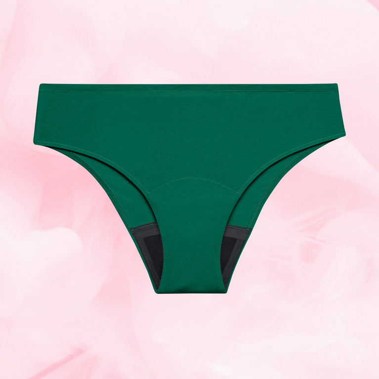 ComfortFit Essentials Brazilian for medium flow, featuring a breathable, optimized fit.