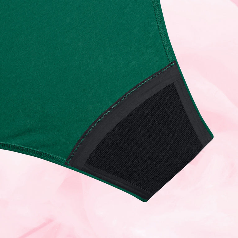 ComfortFit Essentials Brazilian menstrual underwear for medium flow, breathable, OEKO-TEX®-certified.