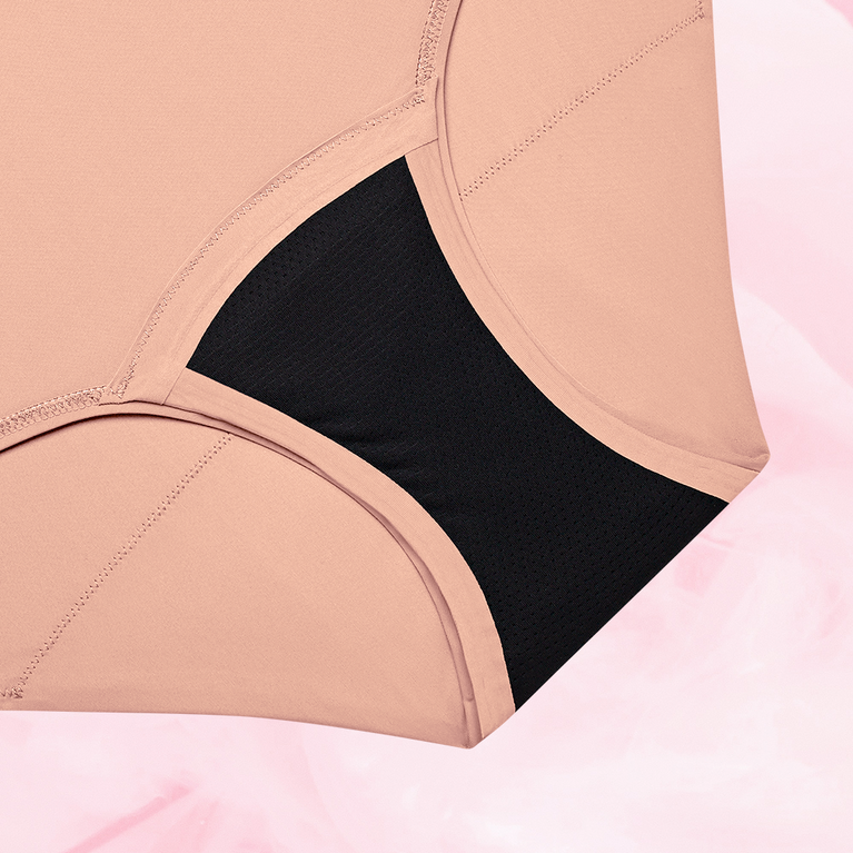 ComfortFit High Waist for kraftig mens, offering 12-hour protection, OEKO-TEX® certified.