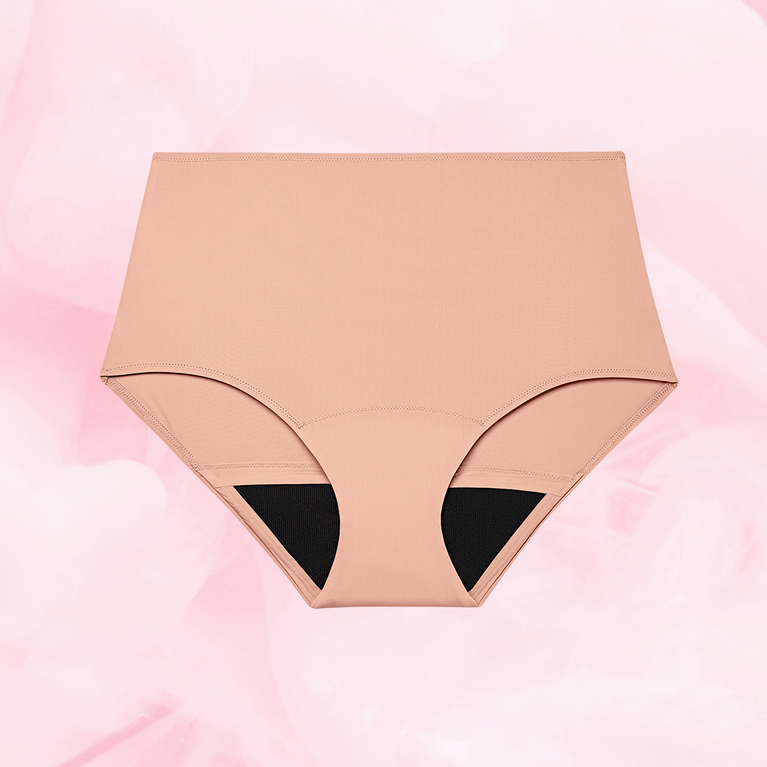 ComfortFit High Waist menstruse with optimal fit for medium flow days.