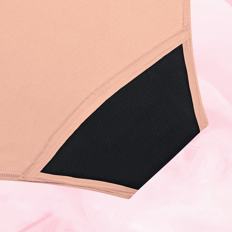 ComfortFit Essentials Hipster for heavy flow, featuring breathable, sustainable design.