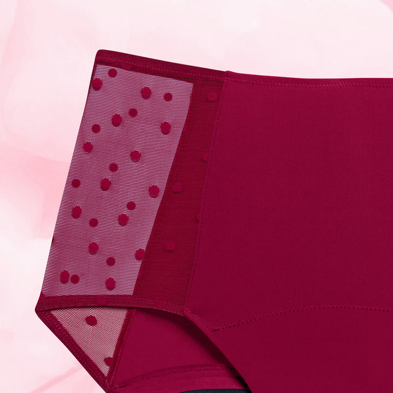High Waist Dots Kraftig Mens Menstruse with stylish high waist and side dots.