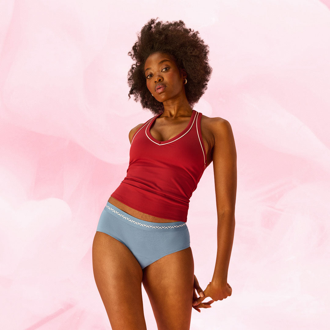 Period Underwear
      Middels menscomfortfit-essentials-hipster-moderate-logo-menstruser