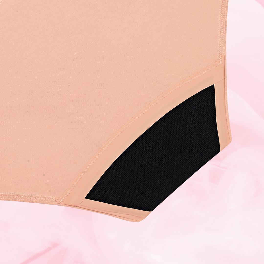 ComfortFit Essentials Hipster Logo for medium flow, showcasing waistband and fit.