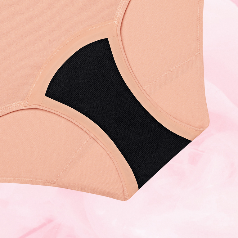 ComfortFit Essentials Hipster Logo, breathable menstrual underwear with high waist.